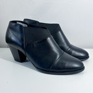 Vionic Black Leather Heeled Ankle Boots Size 11
